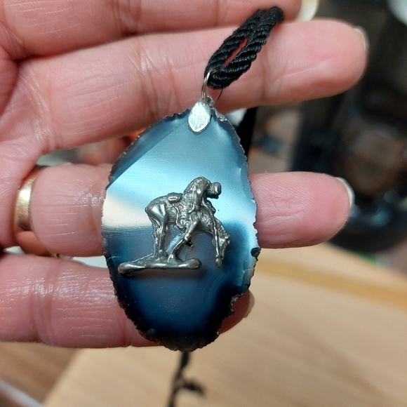 Vintage* Unisex Pewter End of Trail Horserider on Agate Pendant - Picture 2 of 7